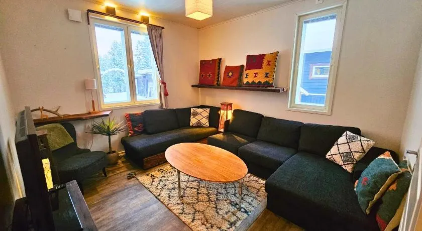 Riverfront Aurora Chalet - Image 1