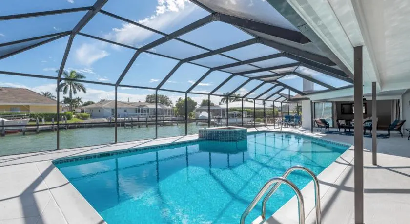 ELEVATED 955 - Spacious Family Riverfront home 4 Bedrooms - Image 1