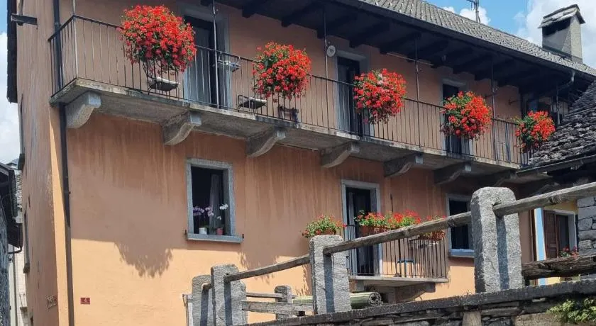 Casa Leoni a Moghegno - Image 1