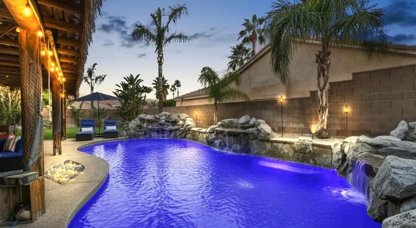 Tropical Vibes Prime La Quinta Location Entertainers Backyard - Image 1