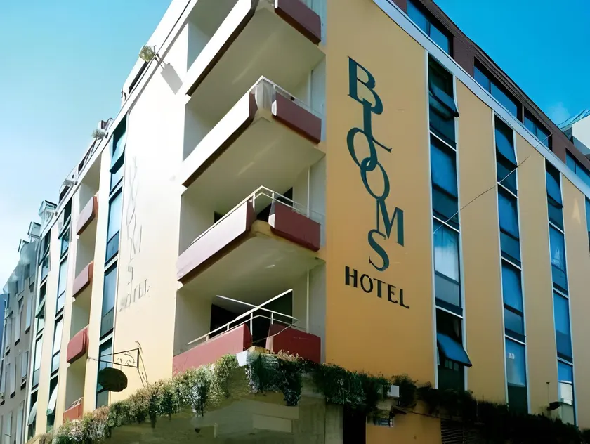 Blooms Hotel - Image 1