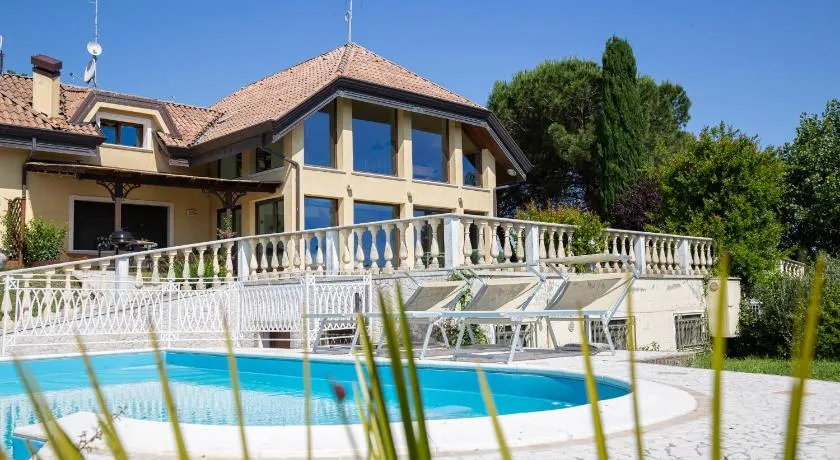 Villa Rolls - Porzione di Villa con piscina,giardino e parcheggi - Image 1