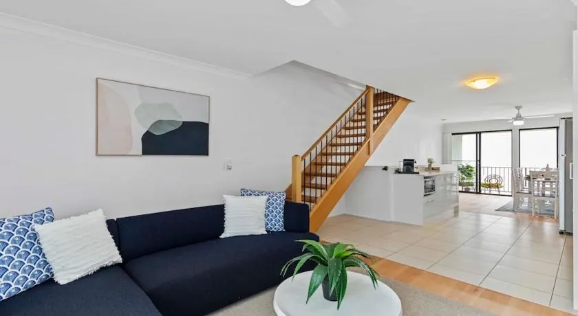 Central Redcliffe Coastal Home Walk to Beach - Image 1