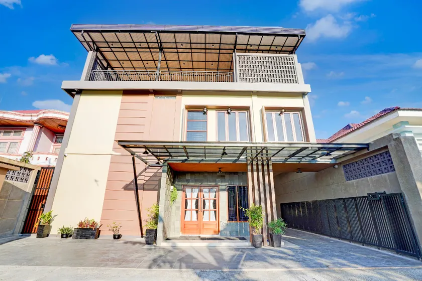 Dancenter De Orchids Hotel - Image 1