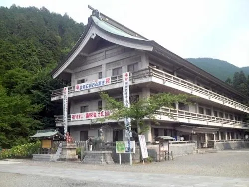 Ishizuchi Jinja Kaikan - Image 1