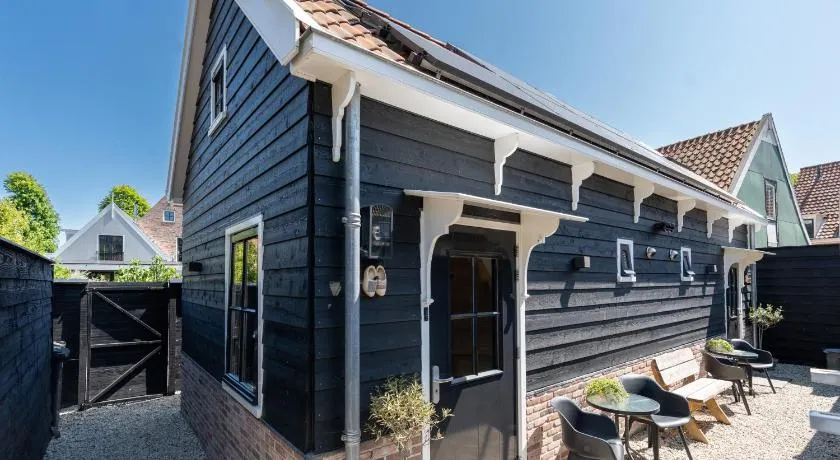 Luxury Chalets Monnickendam - Image 1