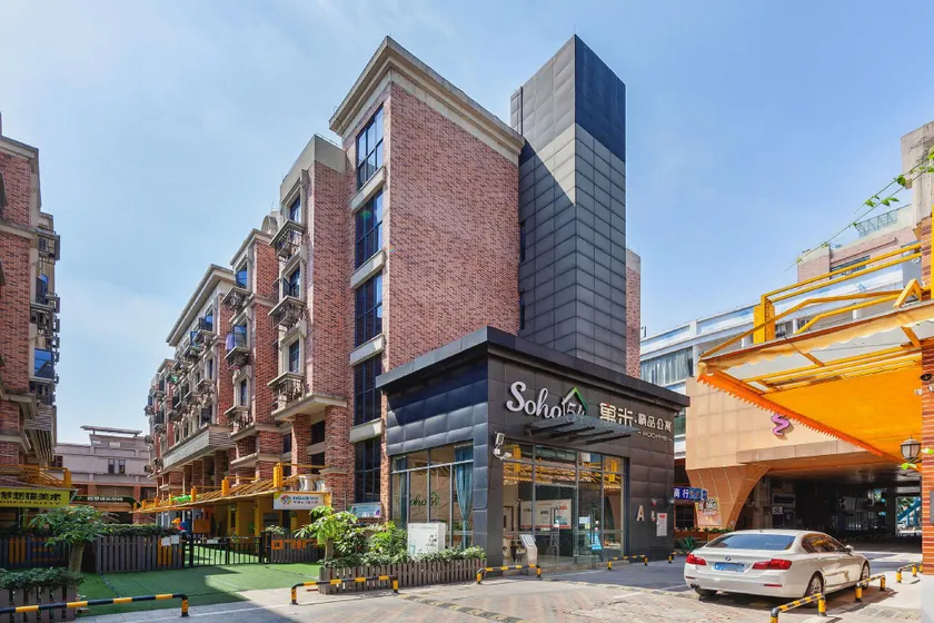 Shouhou SOHO Apartment (Luoxi Metro Station Fisherman's Wharf Branch) - Image 1
