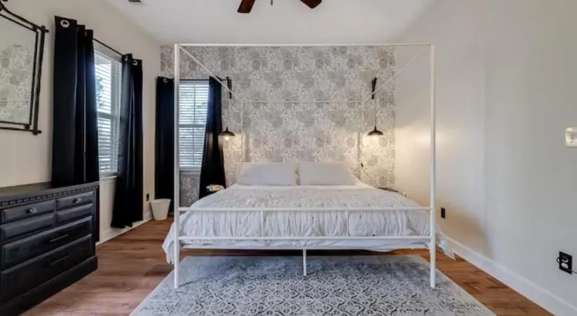 Honey, I’m Home near Savannah - Seen on HGTV - Image 1