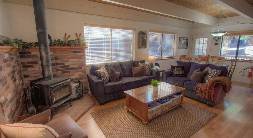 Cozy Mountain Hideaway home - Image 1