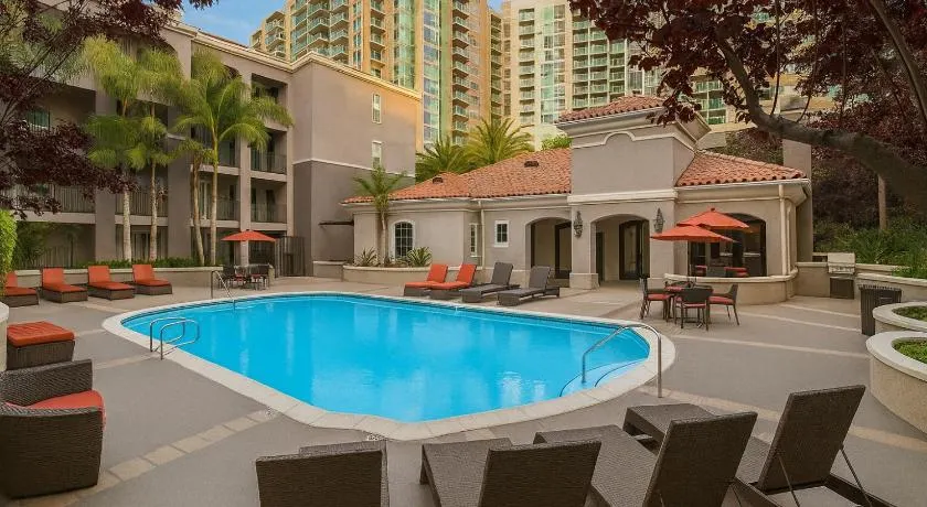 Marina Breeze 2BR 2BA & 1BR 1BA - Pool, Hot Tub, Gym - Close to Beach - Image 1