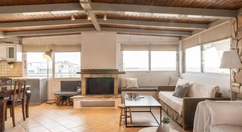 Sunny Loft with a Panoramic View - Image 1