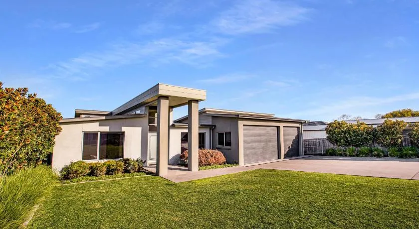 Riverside Haven - Image 1