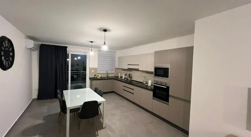 Stylish 3 Bedroom Apartment in Saint Paul Bay - Image 1