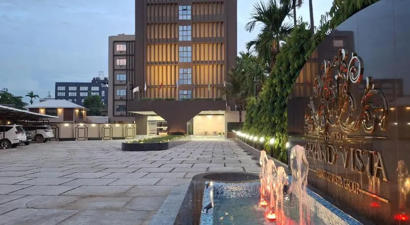 Hotel Grand Vista - Image 1