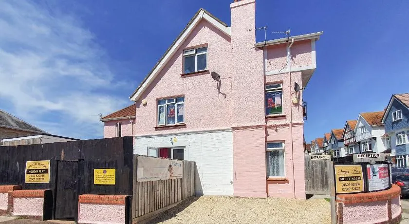 PAIGNTON S ONLY Ground floor Garden 2 Bedroom Apartment in front of the Pier & your Very own Private FREE Car space ,2 Double beds , 2 Single Beds , Kitchen , Air Fryer , 50 Blue ray Films ,Hotel Reception to Greet & Happily Help you - Image 1