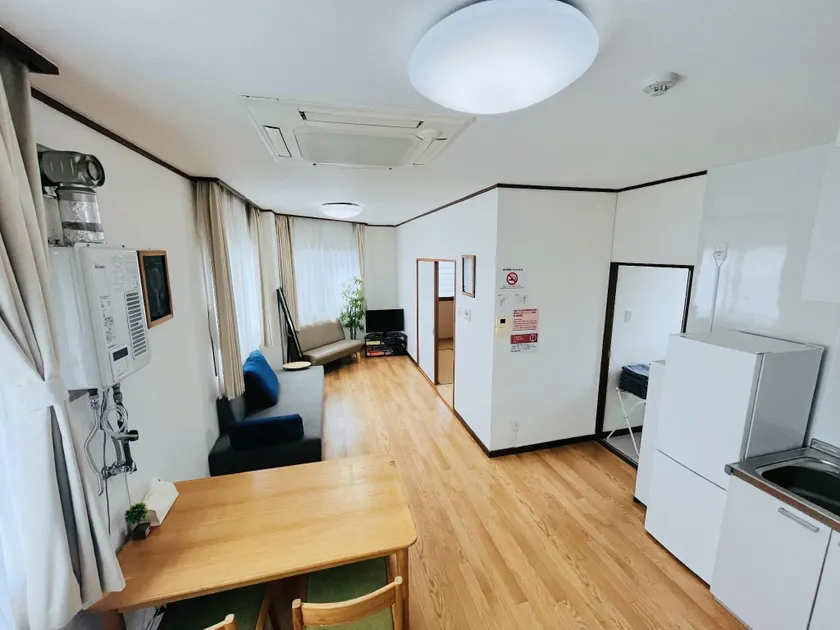 Max 14 Guests｜10 min to Namba｜4-min Walk to Station｜120㎡ Entire House｜LUMI HOUSE 501 - Image 1