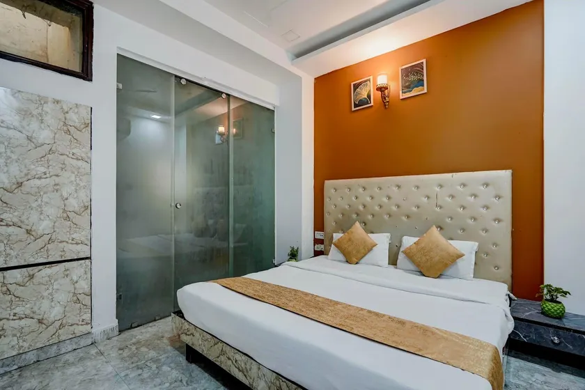 Ghoomle Season Rooms Grand - Image 1