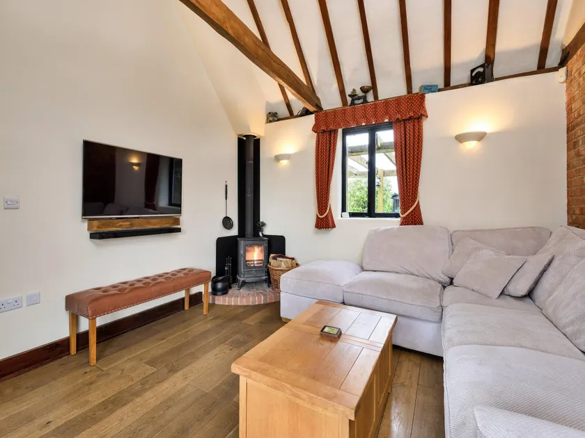 Holiday Home in Kent Near Scenic Parks - Image 1