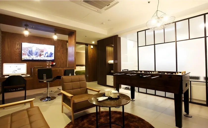 Mind Hotel - Image 1