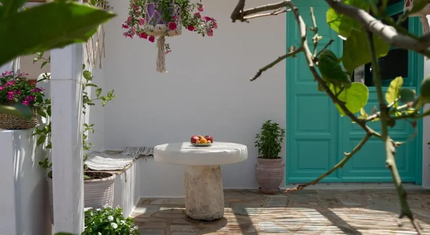 Xerolithia Guesthouse - Image 1