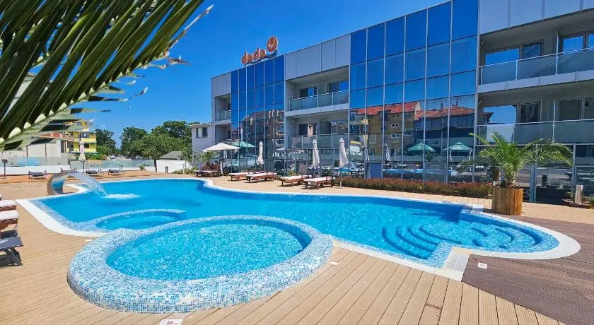 Dodo Beach Hotel - Image 1