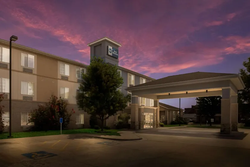 Best Western Coffeyville Central Business District Inn and Suites - Image 1