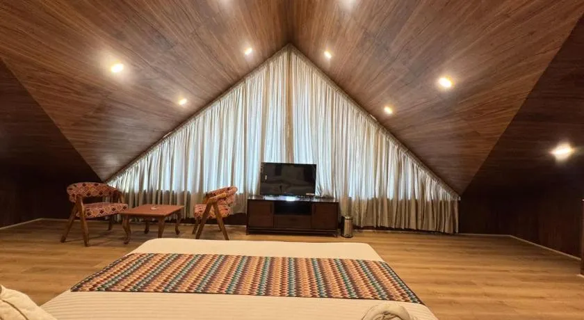 Emroz Kings Resort - Image 1