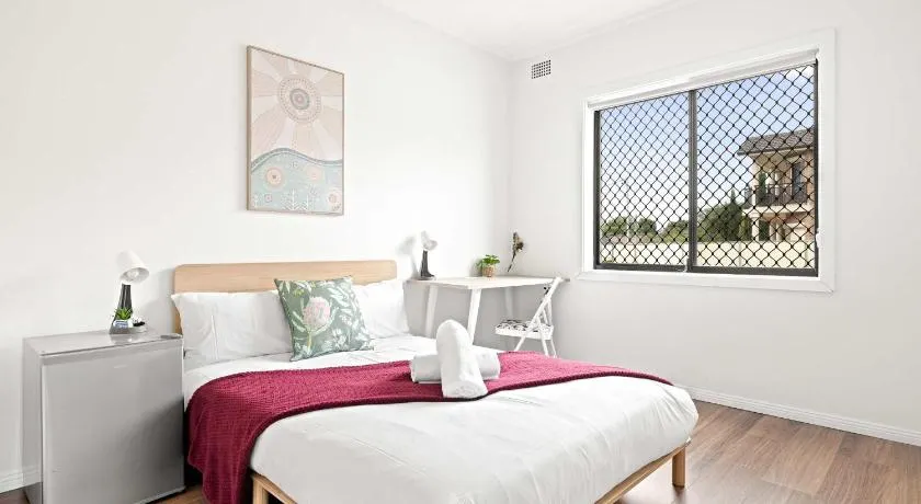 Double Room - Prime location - Convenient Spot in Auburn - Shared Bathroom - Image 1