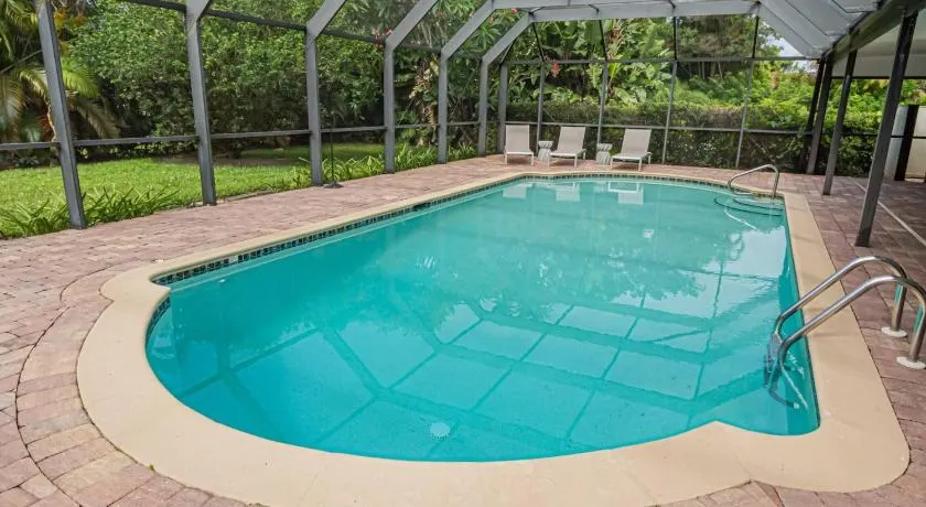 Kings Lake Blvd.-Private Garden View - Image 1