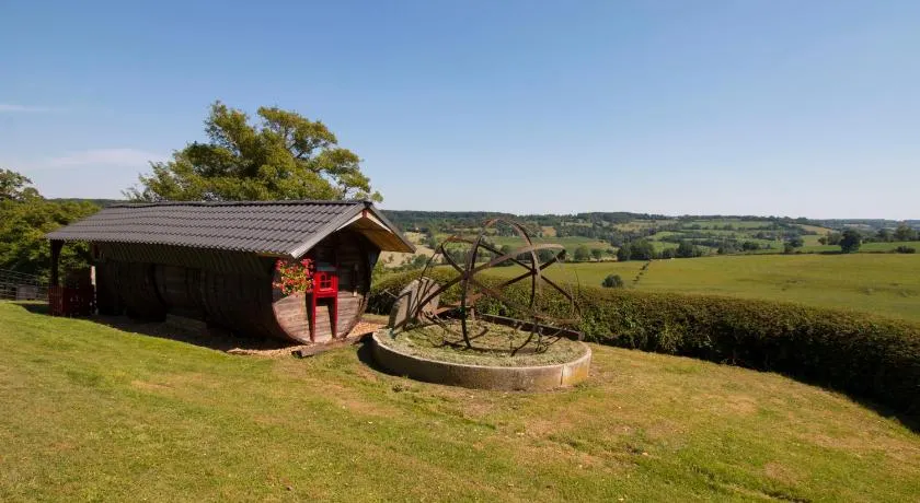 Gîte Insolite Les Tonneaux Sa vue Magnifique et Panoramique - Image 1