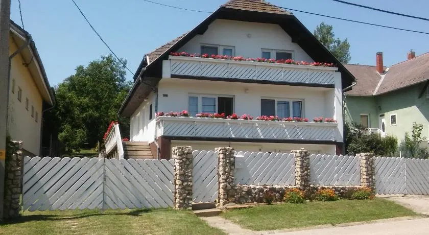Betti Vendégház - Image 1
