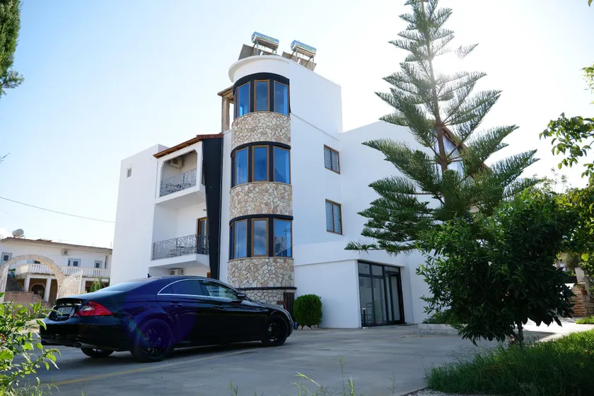 Ksamil Central Park Hotel - Image 1