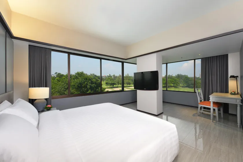 Tinidee Hotel Bangkok Golf Club - Image 1