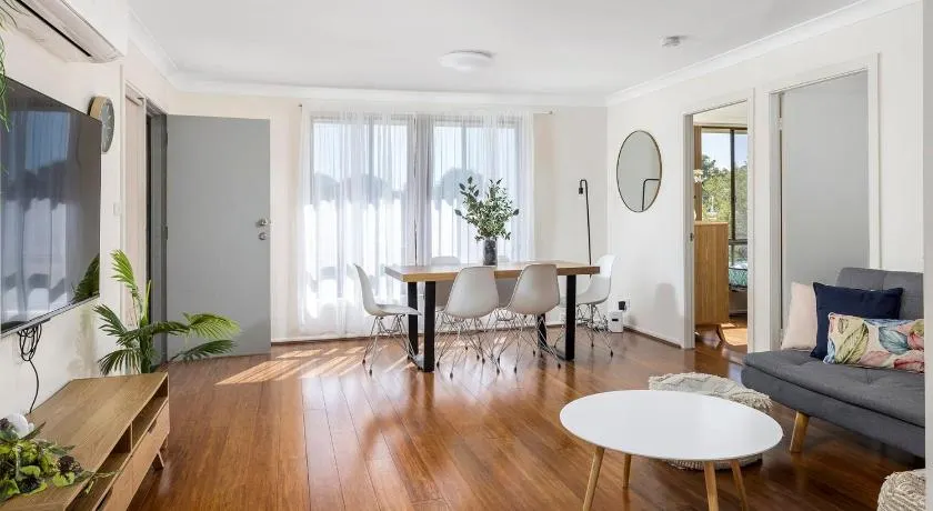 Walking Distance to Shoal Bay Beach - Image 1