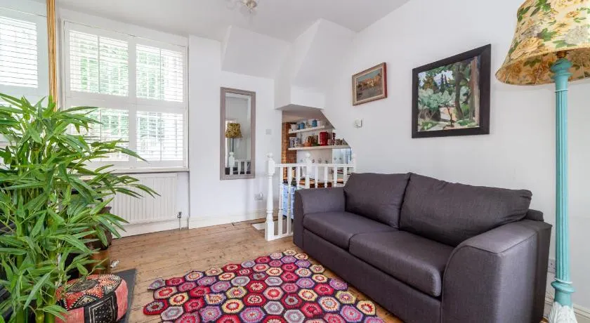 Charming and Spacious 1 BR flat in Battersea - Image 1