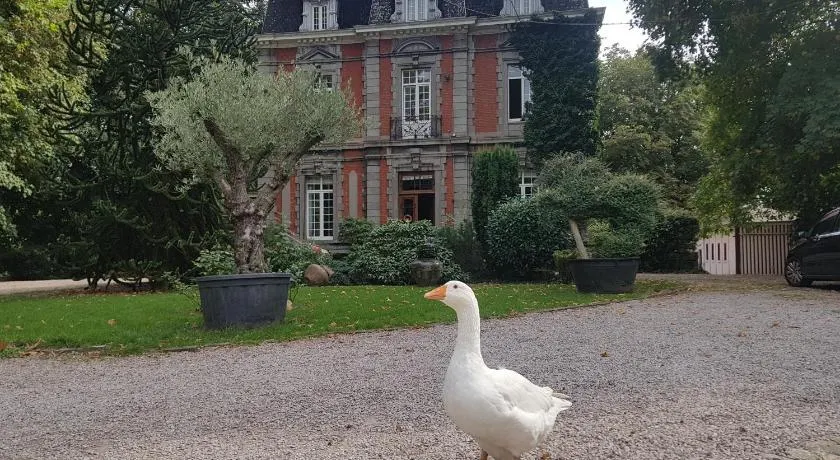 Château Lambert Moulinsart Hotel, shuttle airport, long term parking, snooker, large terrasse, dinner, breakfast - Image 1