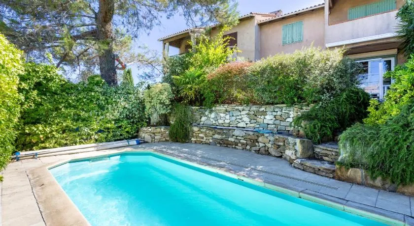 T3 Rez de Jardin,Piscine Privée - Image 1
