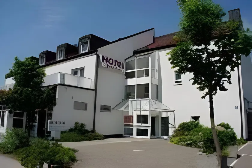 Hotel Blutenburg - Image 1