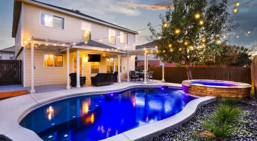 Private Heated Pool & Hot Tub, 4BR Gameroom - Image 1