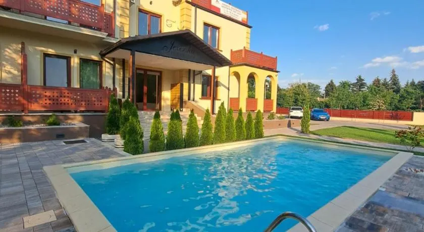 Lakeside Apartment - Image 1