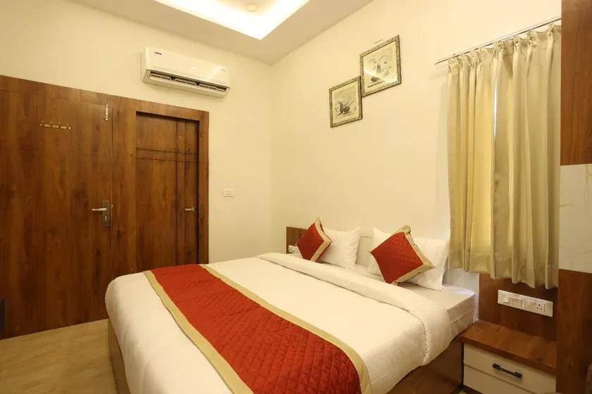 hotel pride & restaurant - Image 1