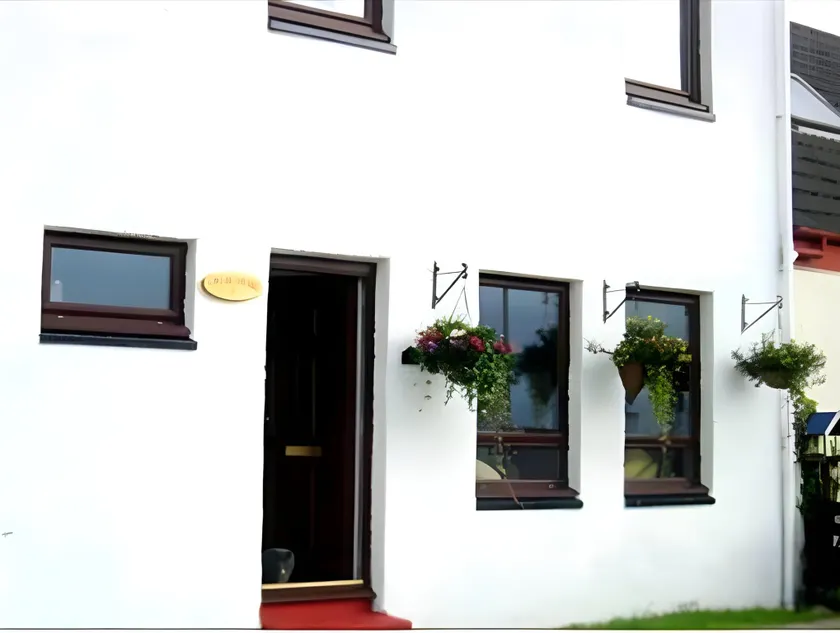 Creag Dubh Bed & Breakfast - Image 1