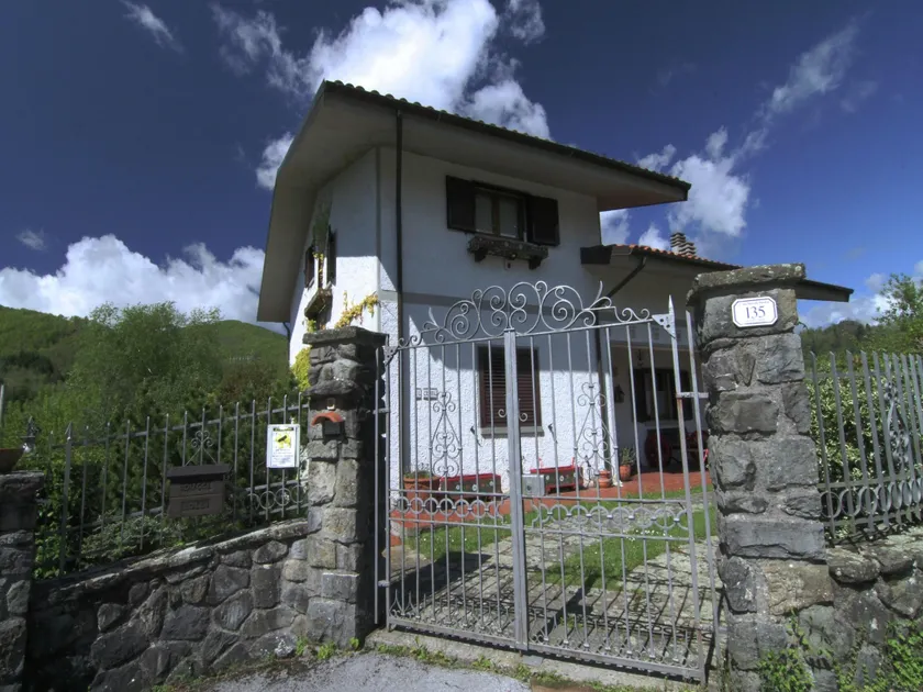 Hyggeligt feriehus med privat have - Image 1
