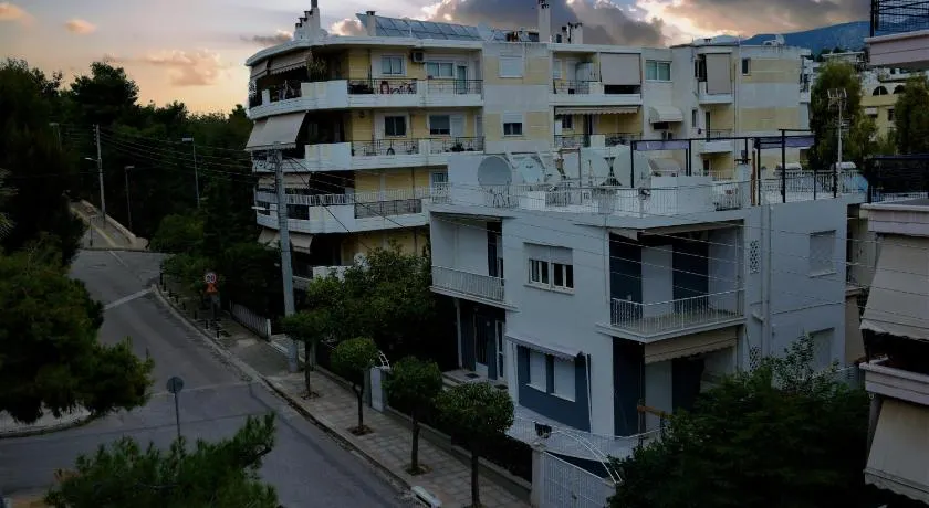 Zefyros Super Cool Apartments next to Alimos Riviera - Image 1