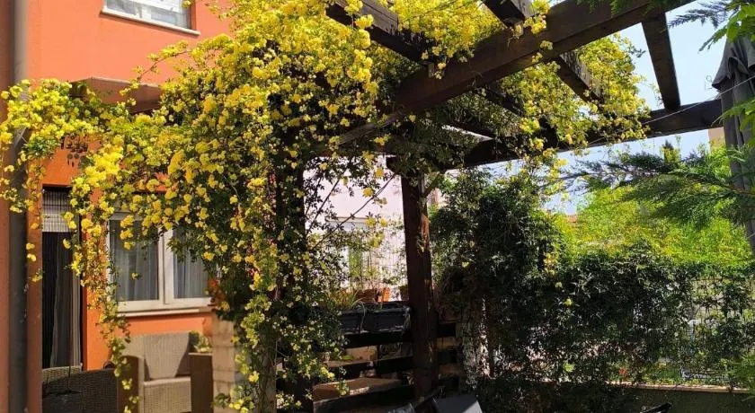 Dvosobni apartman cijela kuća za odmor s privatnim vrtom i terasom Rovinjsko Selo, Rovinj - Image 1