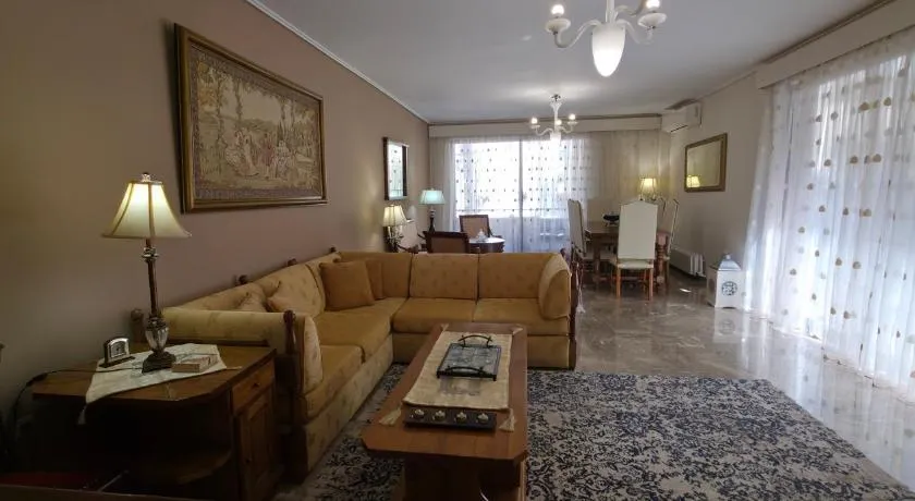 Cosy apartment in Chalandri - Image 1