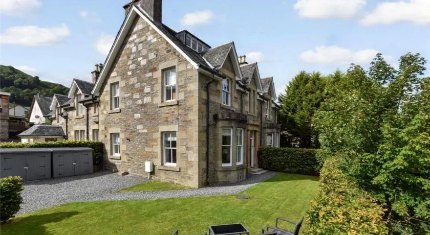 Balmore - 3 Bedroom Townhouse, heart of Killin - Image 1
