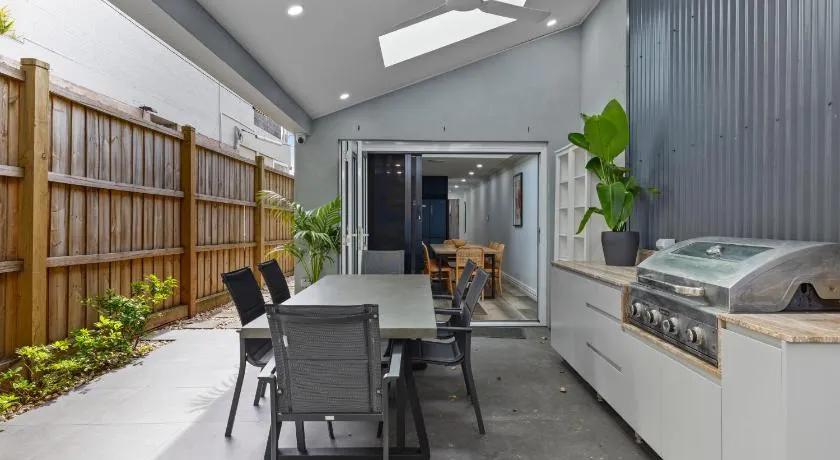 Modern 3BR with Alfresco dining & Garage - Image 1