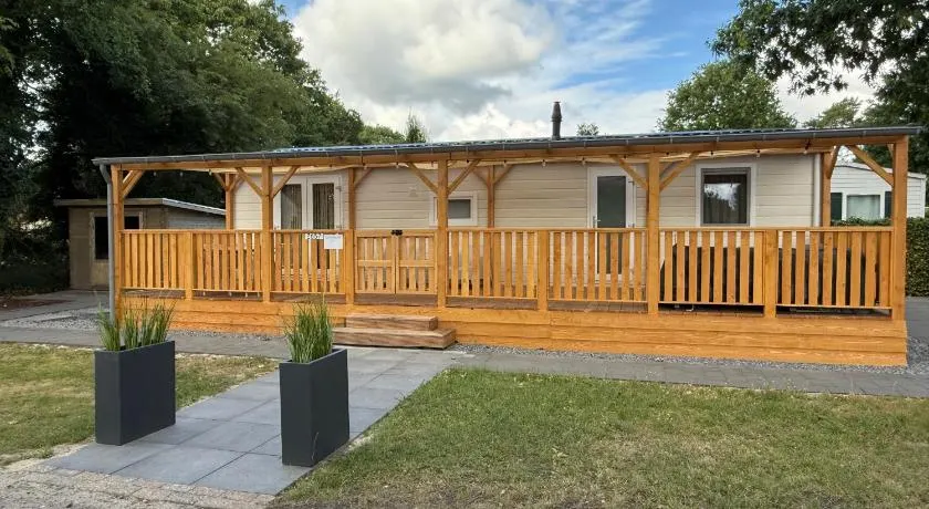 Luxe chalet met ruime veranda & airco, vlakbij Toverland - Image 1