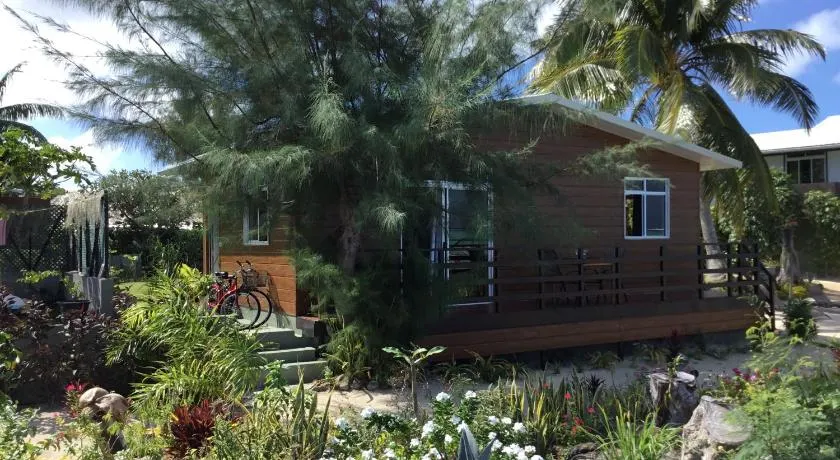 Matira Beach Bungalow Waterfront - Image 1